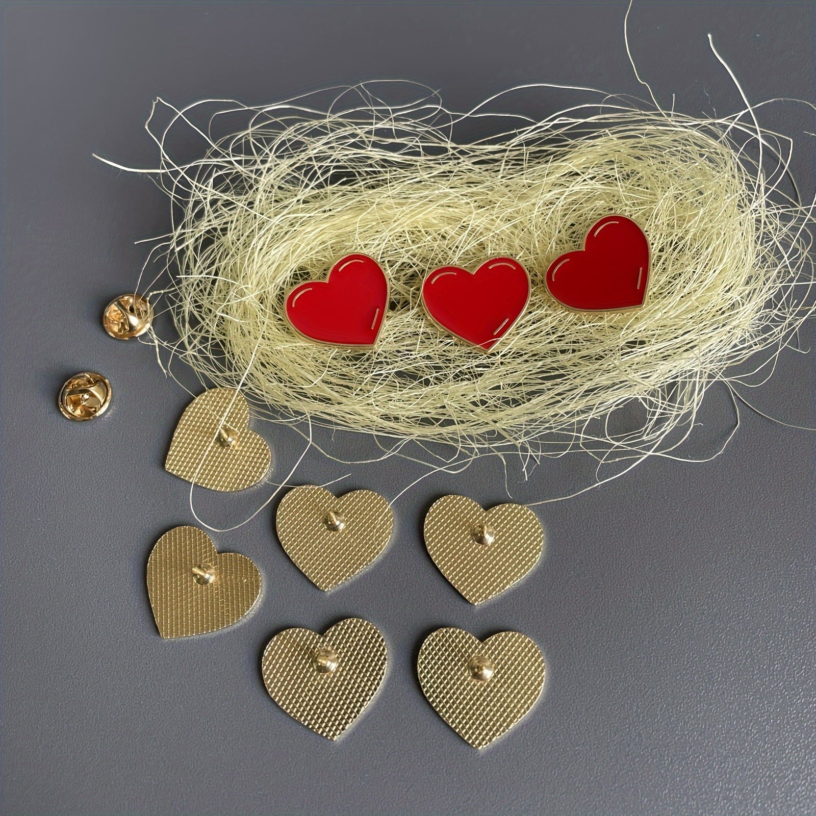 Raudonos širdelės ženkliukas - Image 2