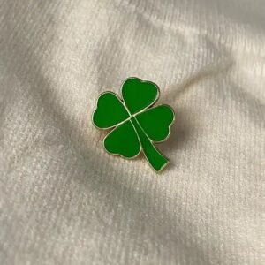 Pin keturlapis dobilas – laimės talismanas