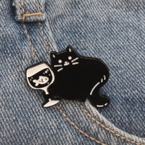 Chill Segė | Katė Su Žuvele Vyno Taurėje Broška