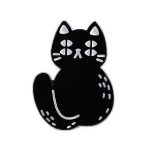 Juodo katino emaliuotas ženkliukas su keturiomis akimis, siurrealistinis katinas segė, witchy aesthetic black cat pin, metalinis pinas, unikalūs ženkliukai.