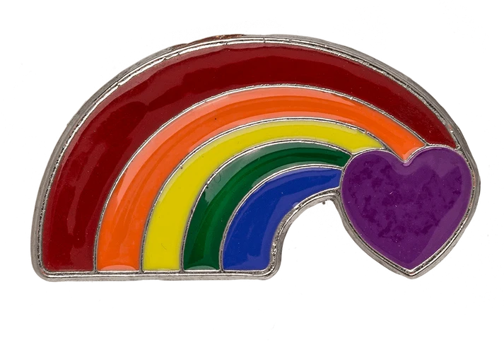 Vaivorykštės pin'as su širdimi – rainbow lankas su violetine širdele gale kietojo emalio segė sidabriniu pagrindu