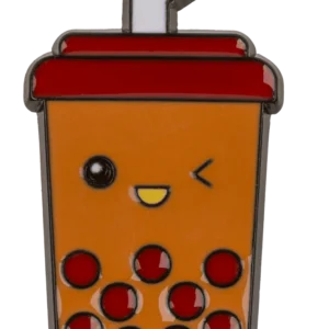 Boba tea ženkliukas emalio – mirksintis bubble tea puodelis su raudonomis tapiokos perlėmis šiaudeliu ir oranžiniu gėrimu